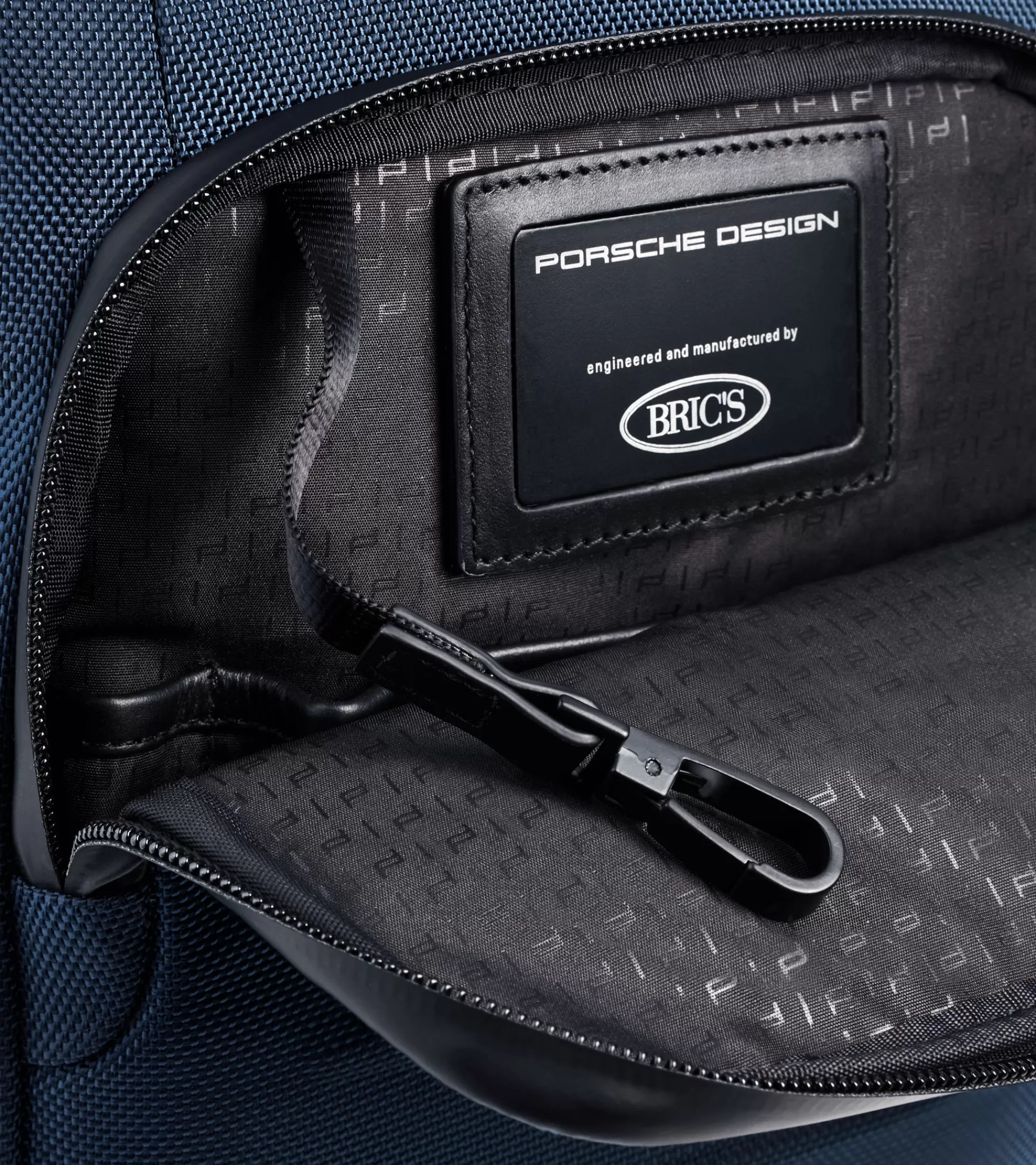 Roadster Pro Shoulderbag S>Porsche Design Fashion